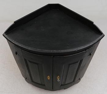 HÖRNSKÄNK, 1800-talets första hälft.