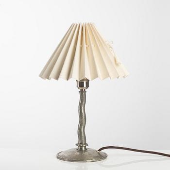 Harald Notini, bordslampa, modell "6892", Arvid Böhlmarks Lampfabrik, Stockholm 1920-tal.