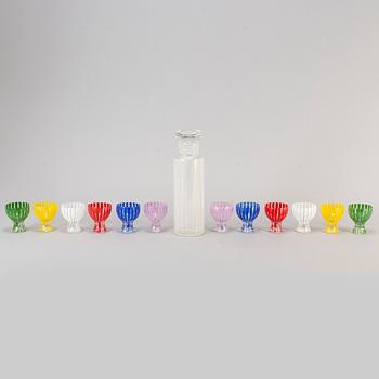 BENGT ORUP, glas samt karaff, 13 delar, "Strikt", Johansfors, 1950-tal.