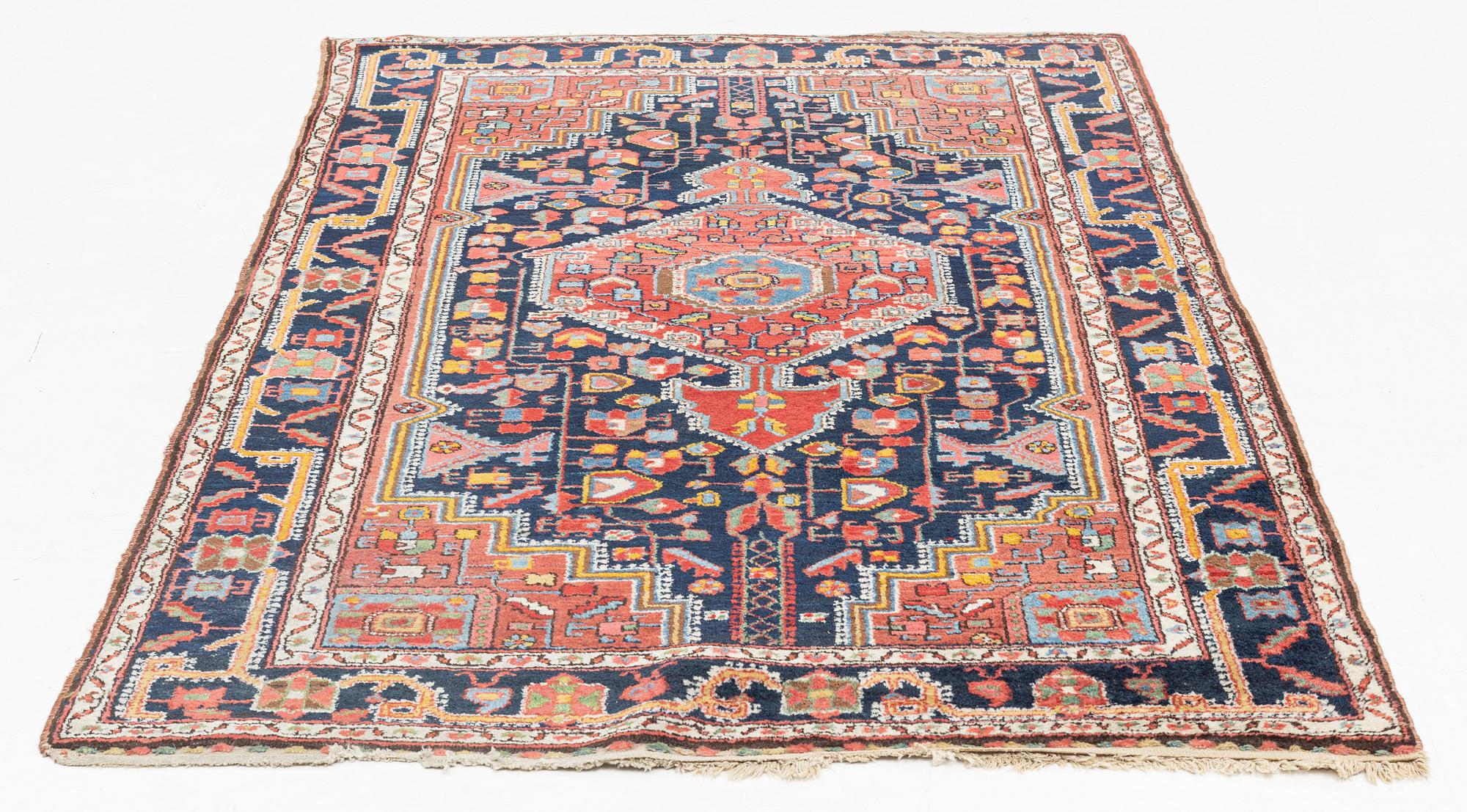 A rug, Chahar Mahal/Bakhtiari, ca 225 x 141 cm.