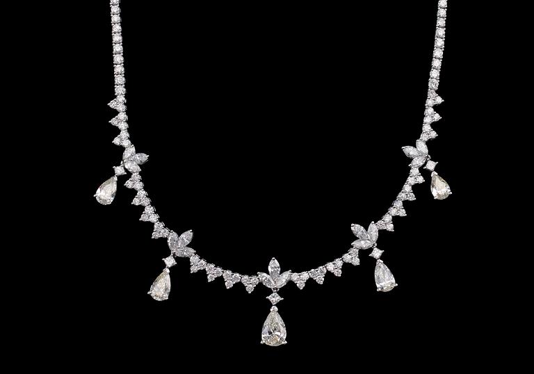 A NECKLACE, 5 drop, 5 princess, 15 navette and 206 brilliant cut diamonds 11.00 ct. vs/si. 18K white gold.