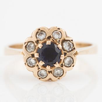 Ring in 18K gold with a blue stone and old-cut brilliant diamonds.