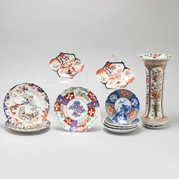 10 pieces of porcelain items from Japan, 20th century.