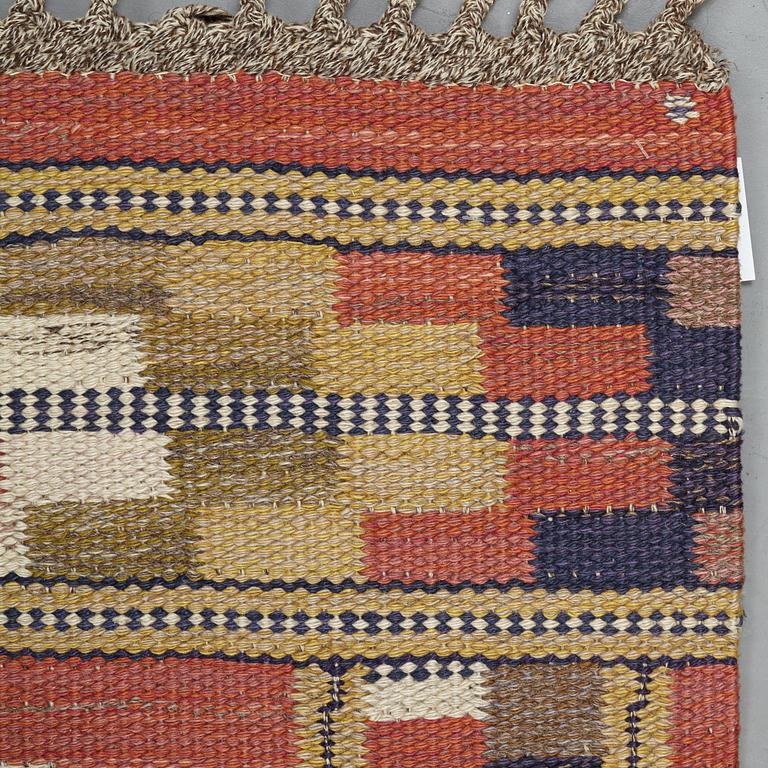 Märta Måås-Fjetterström, matta, "Röda åttan", rölakan, ca 255-257 x 149-150,5 cm, signerad AB MMF.