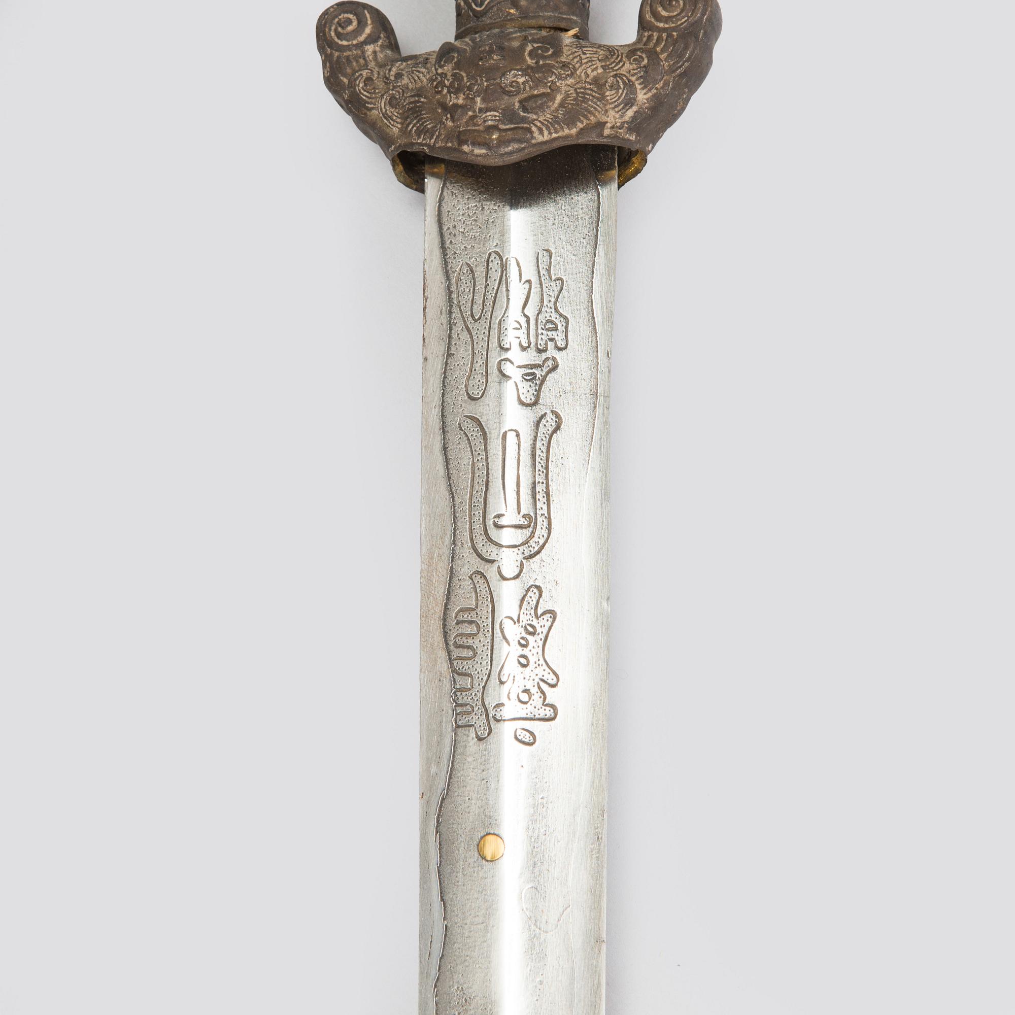 Seremonialliset miekat, 2 kpl. Todennäköisesti Qing-dynastia.