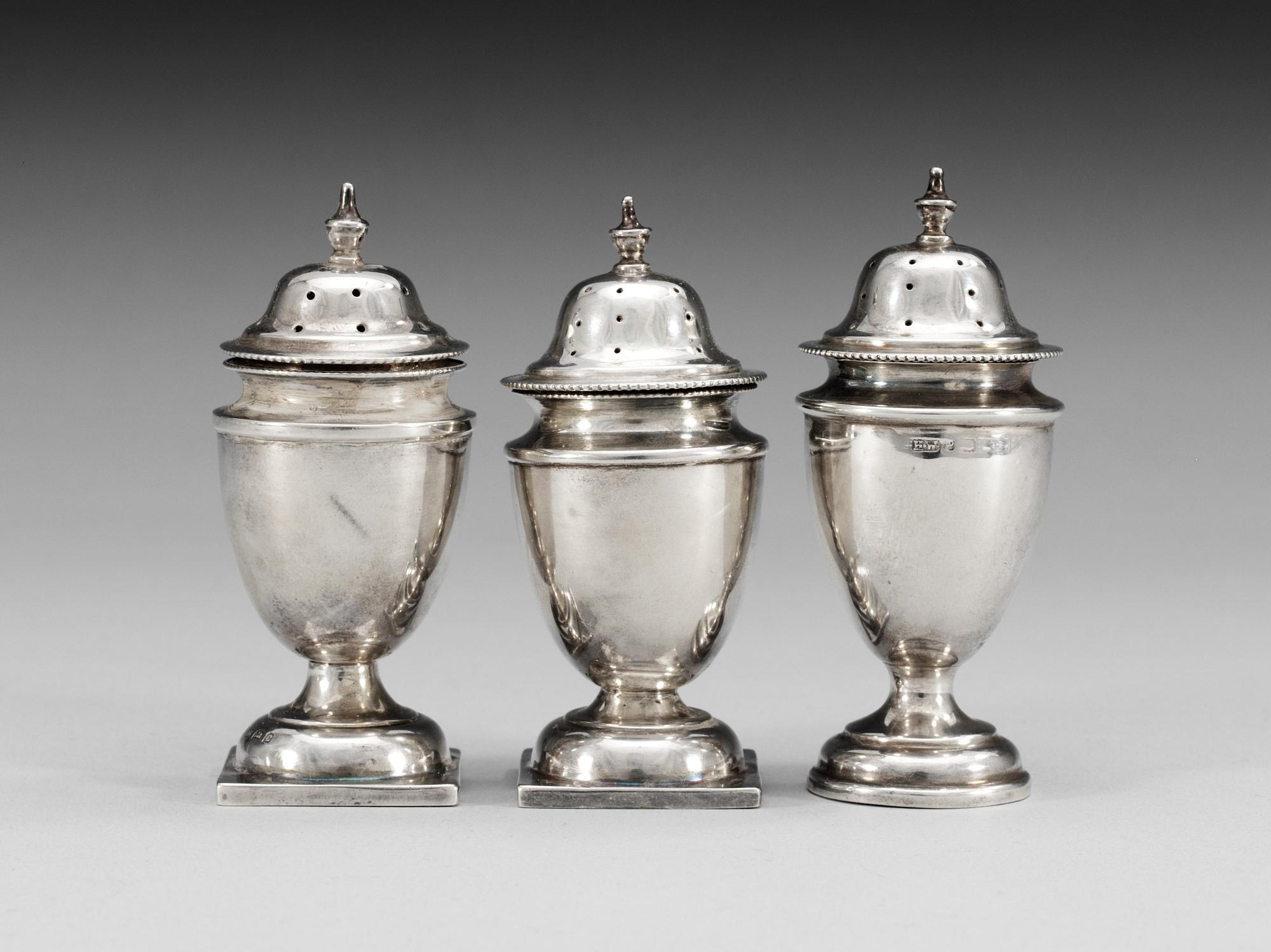 KRYDDOSOR, tre stycken (2+1), silver. Birmingham 1927.
