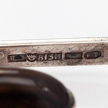 Kaulakoru, hopeaa ja tiikerinsilmää. Eero Eskelinen, Helsinki 1959.