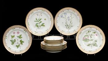 TALLRIKAR, 4+4+4, porslin "Flora Danica" Royal Copenhagen.
