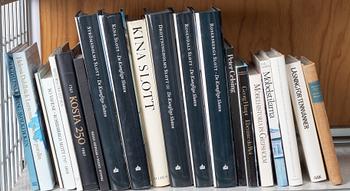 Louise Lyberg's reference library pertaining to applied art.