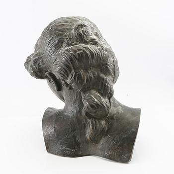 Gerhard Henning, sculpture "Female Head".