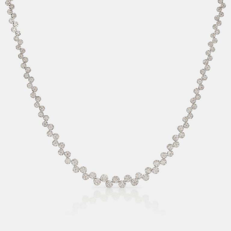 A brilliant-cut diamond collier, totally circa 19.31ct.