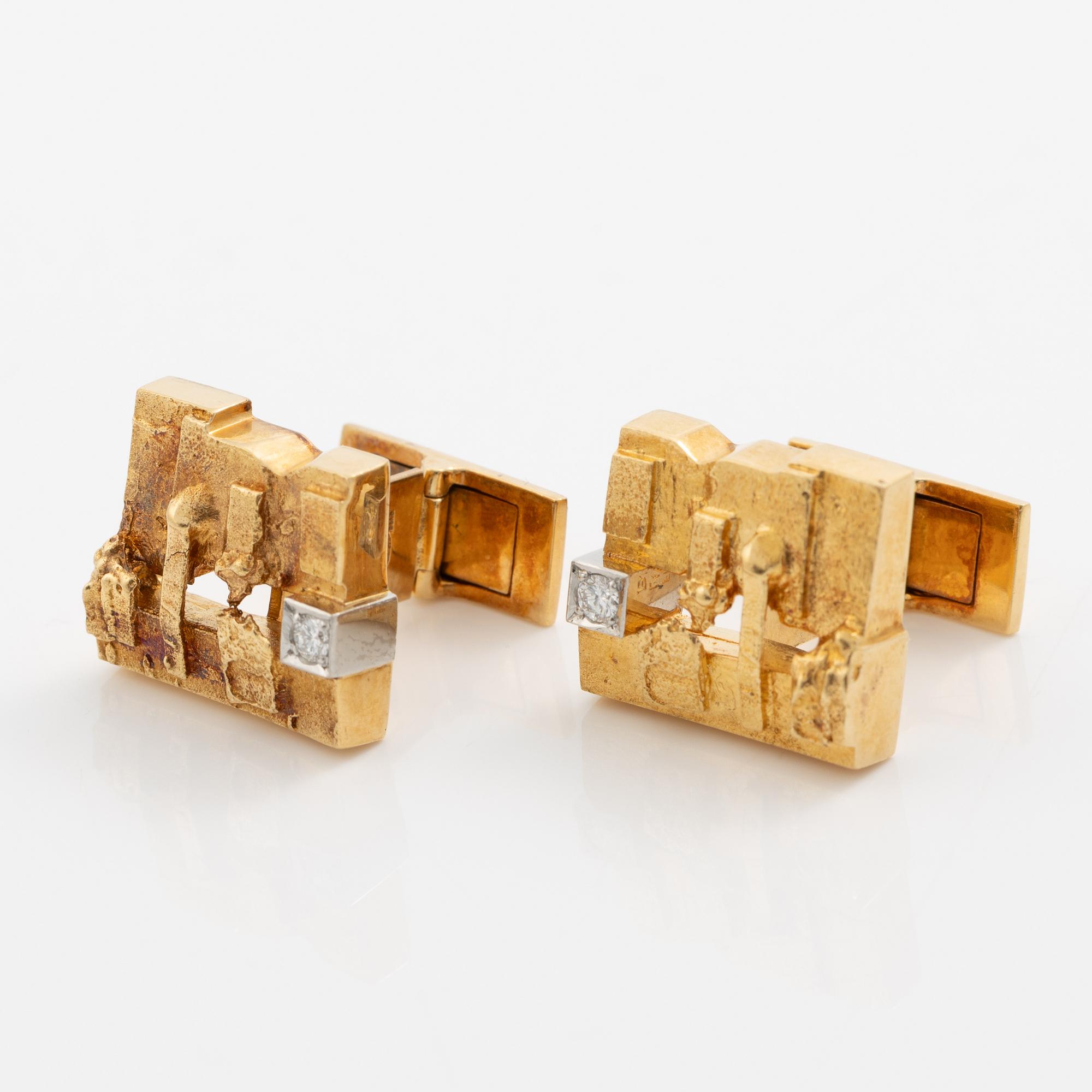 Björn Weckström, A pair of cufflinks, 18K gold with round brilliant-cut diamonds, Finland 1972.