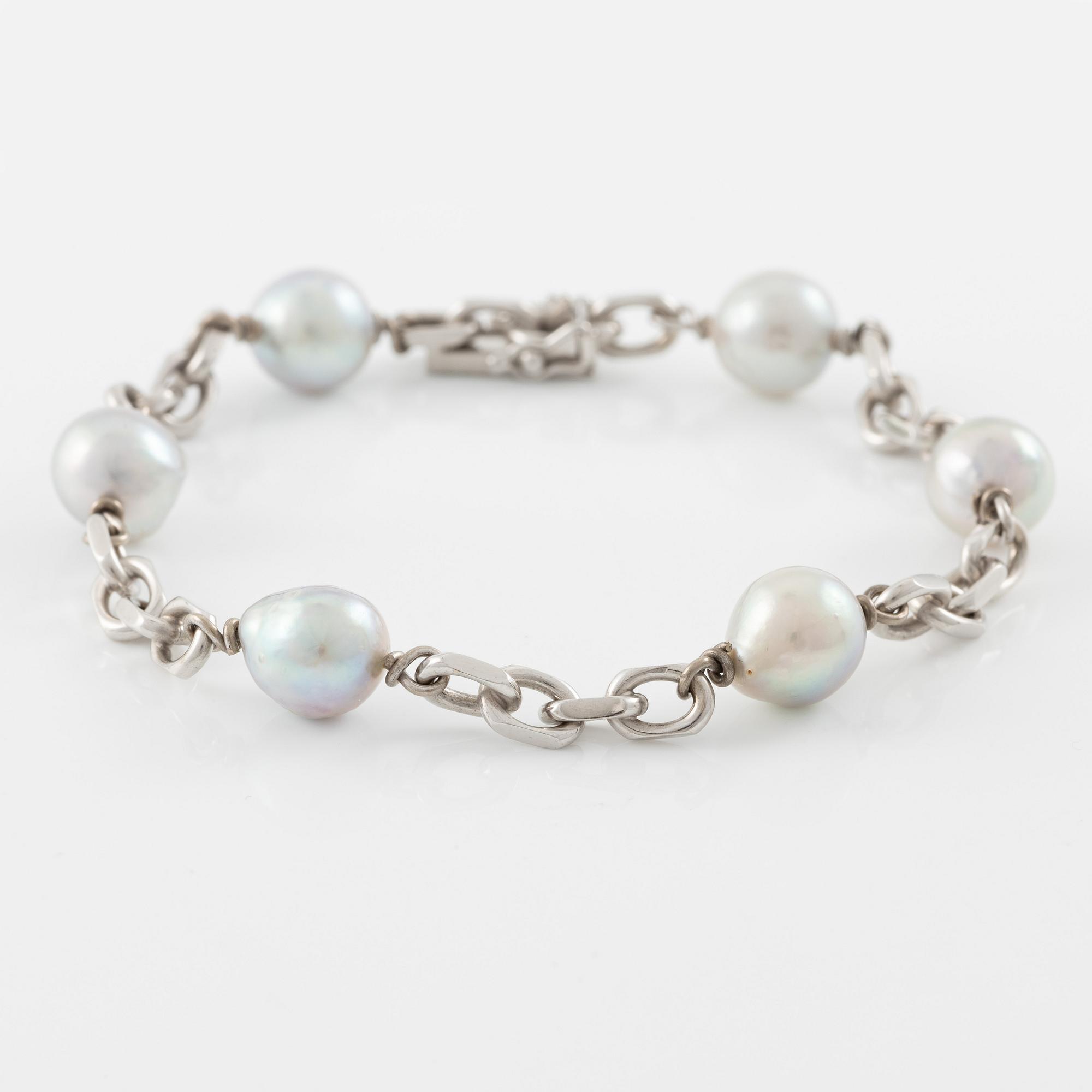 Armband, Hellström & Åhrling, 18K vitguld och odlade pärlor.