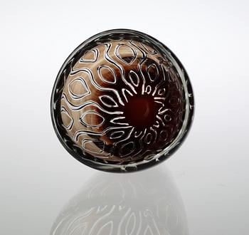 An Edvin Öhrström 'ariel' glass vase, Orrefors 1950's.