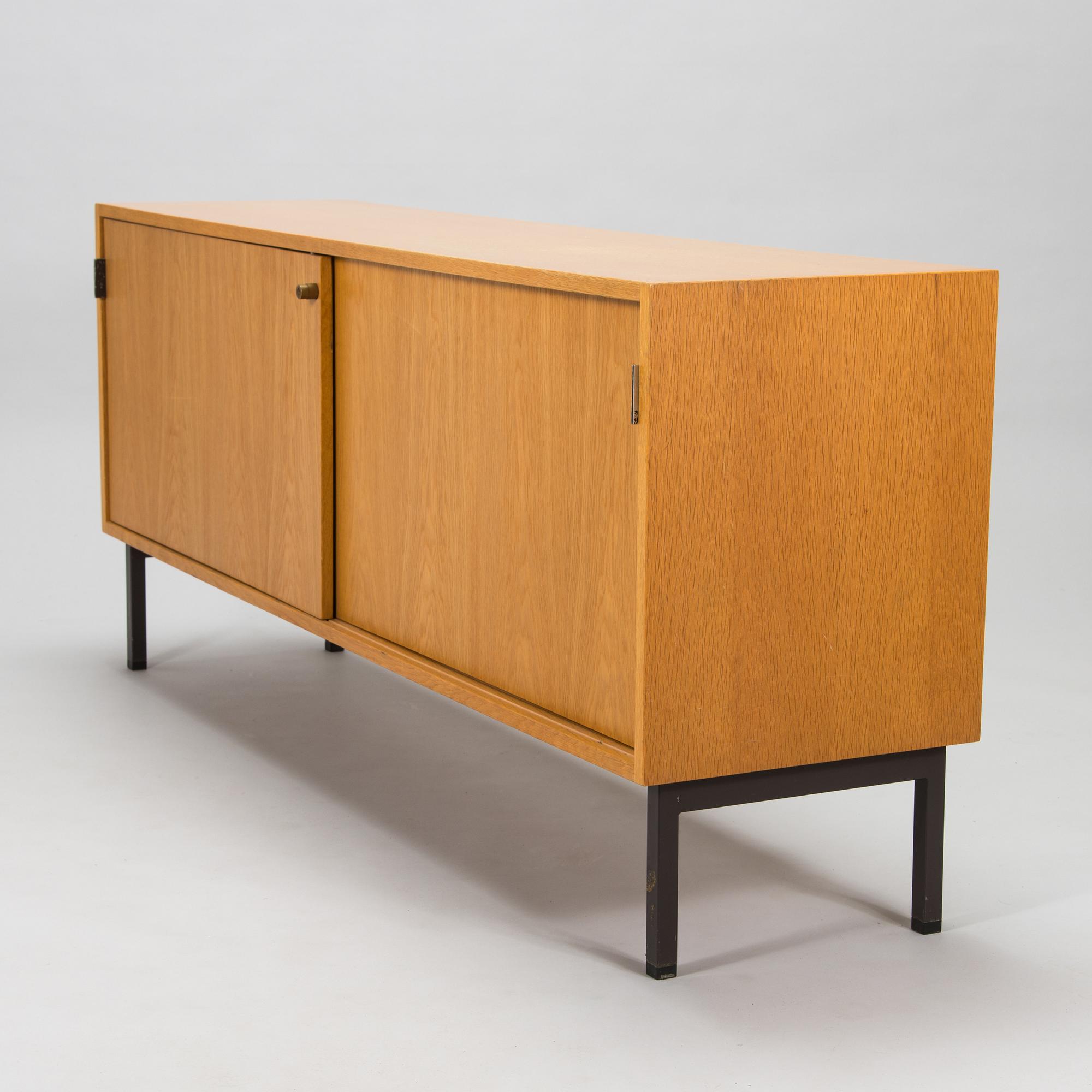 Florence Knoll, senkki/sivupöytä, Artek. Lisenssillä valmistettu Billnäsin tehtailla, Fiskars, 1960-luku.