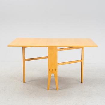 A 'Talavid' birch gate leg table by Carl Malmsten, end of the 20th Century.
