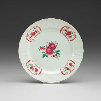 1751. A set of 24 famille rose dinner plates, Qing dynasty, Qianlong (1736-95).