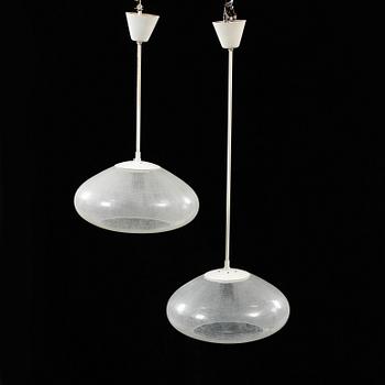 TAKLAMPOR, 2 st, Putzler Glas, omkring 1900-talets mitt. Höjd 57 respektive 85 cm.