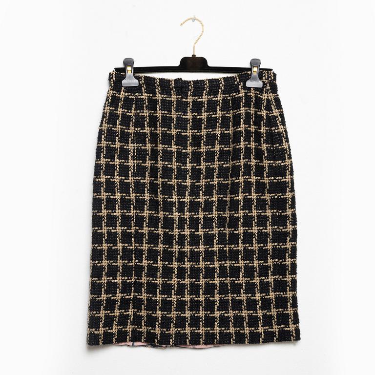 Chanel, a two-piece suit, after 2010, size Fr 38.
