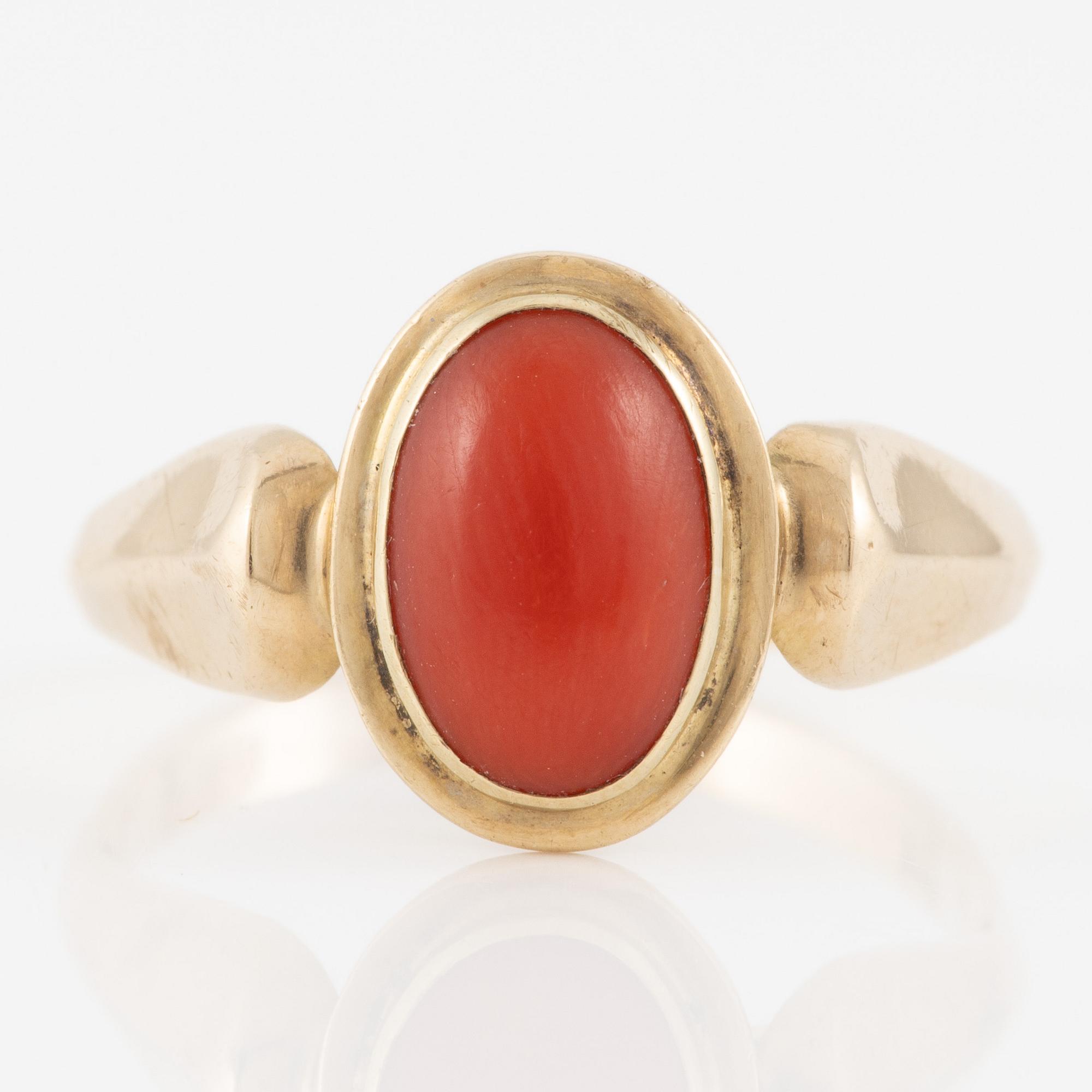 Ring of low carat gold with coral.