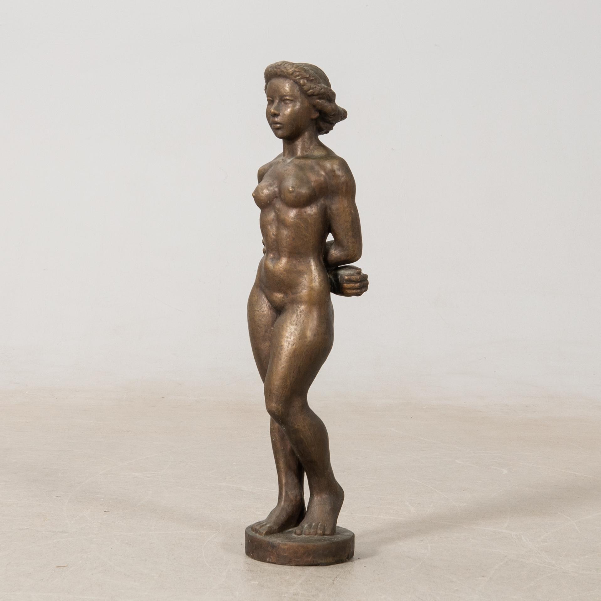 Jonas Fröding, sculpture, Standing model with apple.