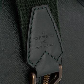 Louis Vuitton, a green leather "Taïga Kendall PM", 1995.