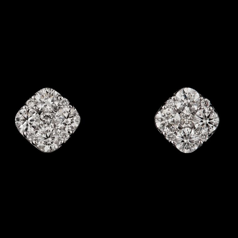 A pair of brilliant cut diamond earrings, tot. 0.73 cts.
