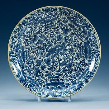 1706. A blue and white dish, Qing dynasty, Kangxi (1662-1722).