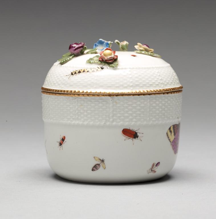 SOCKERSKÅL med LOCK, porslin. Meissen, 1740/50-tal.