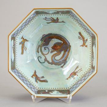 SKÅL I PORSLIN, lustreware från Wedgwood 1900-tal.