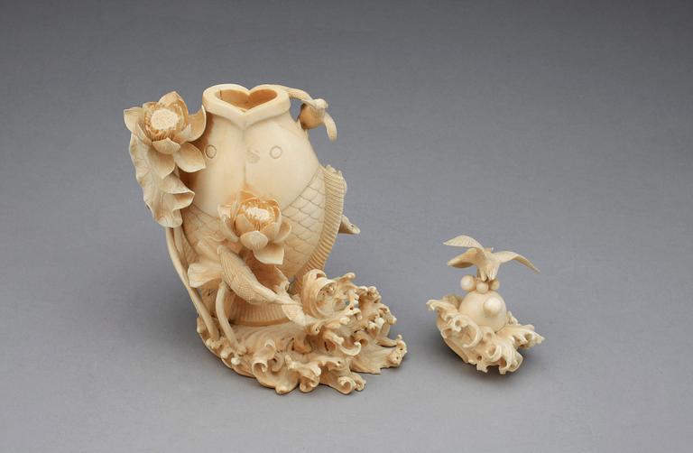 FLASKA med LOCK, ben. Kina, 1900-talets första hälft.