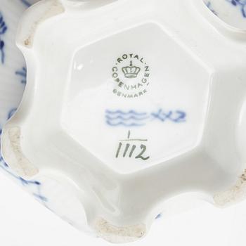 Royal Copenhagen, service, 38 pieces, porcelain, "Musselmalet", full and half lace.