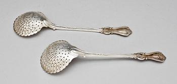 STRÖSKEDAR, ett par, silver, Gustaf Möllenborg, Stockholm. 1848. Tot 128 g.