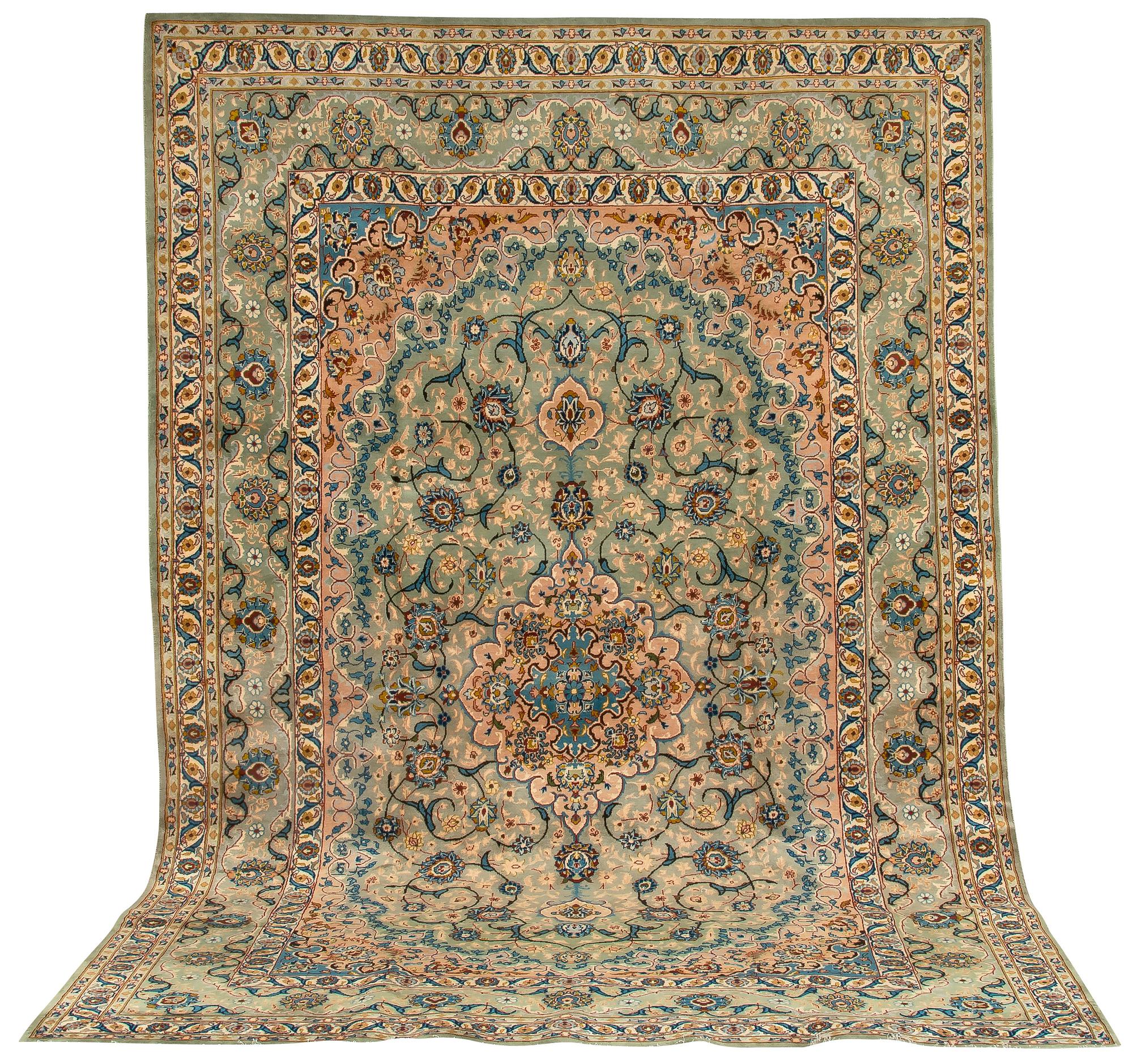 MATTO, Isfahan. Noin 367x240 cm.