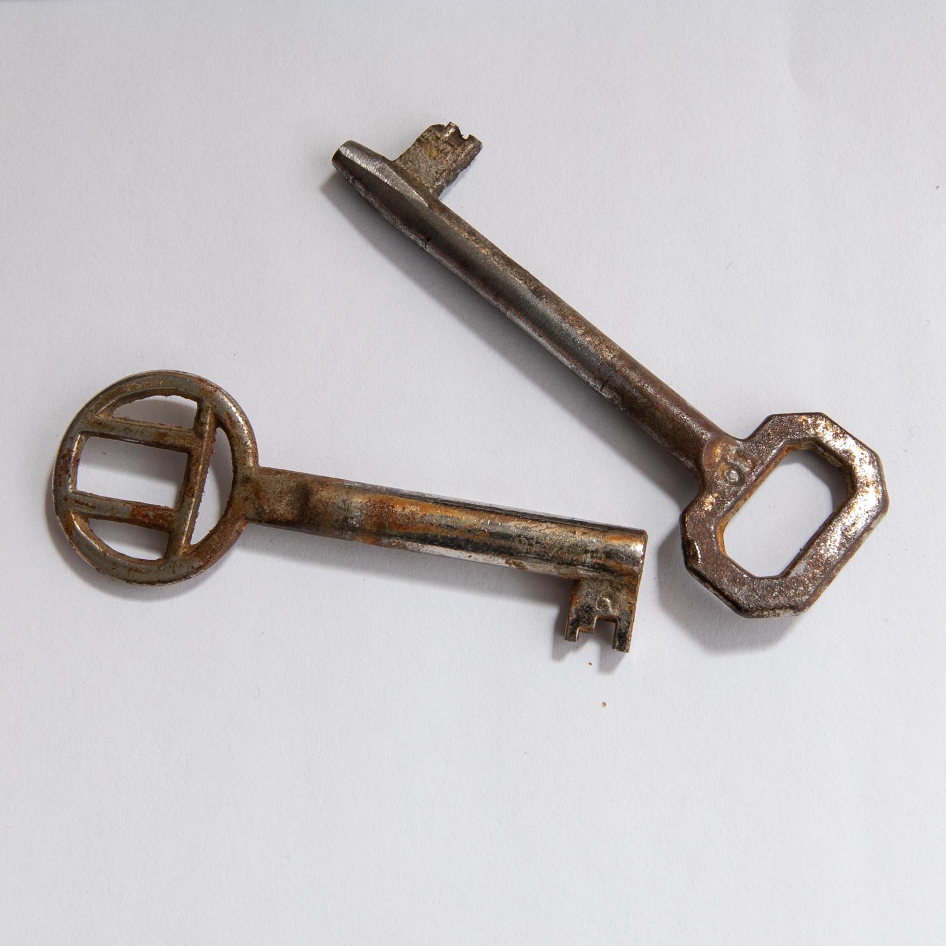 Bokskåp/Vitrinskåp omkring 1900.