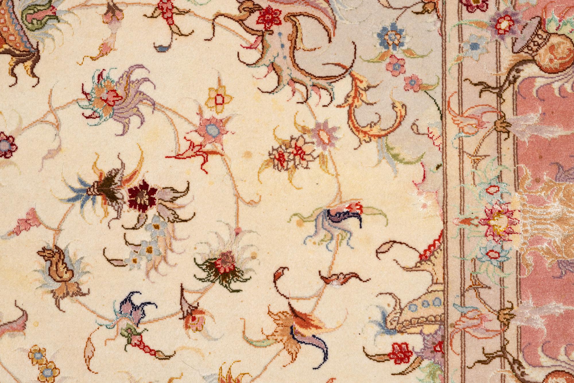 Rug, Tabriz, approx. 305 x 203 cm.