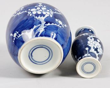 VASER samt BOJANER, 4 delar, porslin, 1800-tal, Kina.