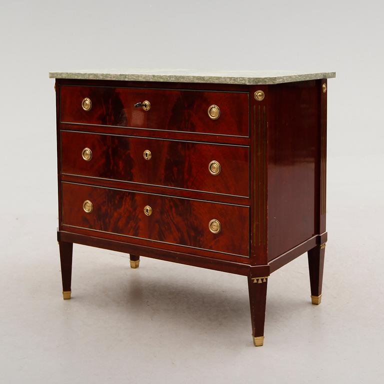 BYRÅ, gustaviansk stil, 1900-talets mitt.