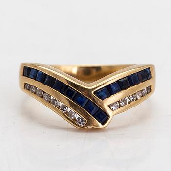 Ring, 18K gold, with sapphires and diamonds totalling approximately 0.035 ct.