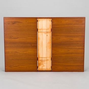 A mid 20th century dining table Niels O. Møller, J.L. Møllers Møbelfabrik, Denmark.