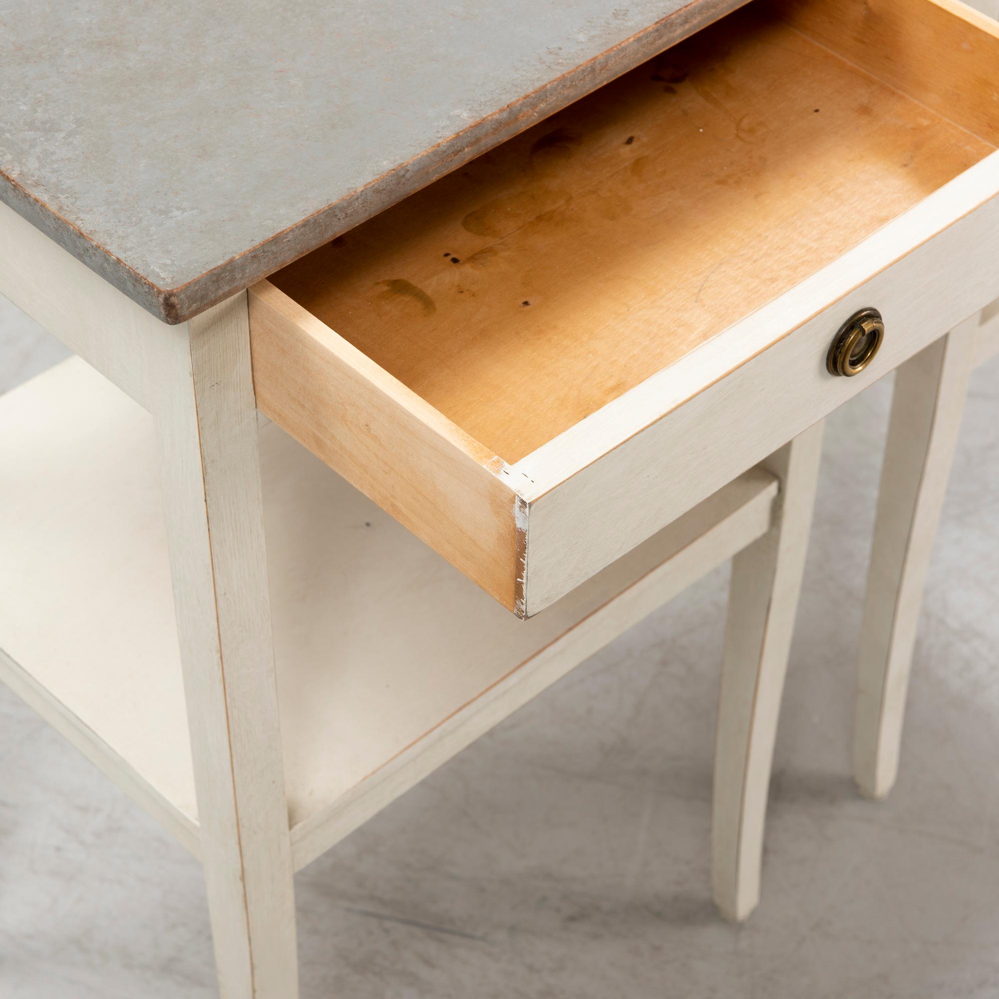 A pair of bedside tables, first half of the 20th century.