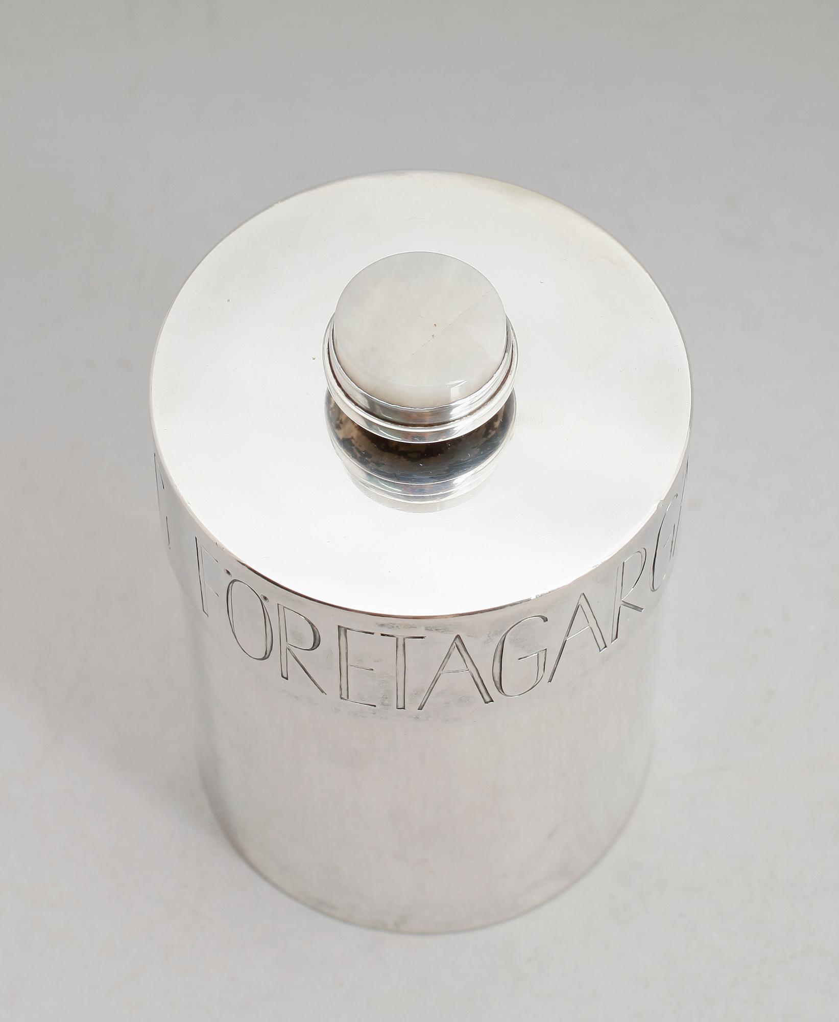 DOSA, silver, Kerstin Öhlin, 1974. Vikt ca 375 g med lockets träinsats.