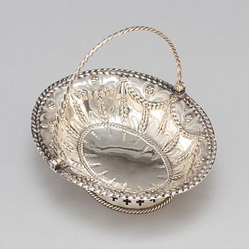 An English 18th century silver sweet meat basket, mark of Richard Meach, London 1773.