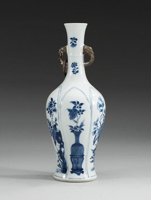 A blue and white vase, Qing dynasty, Kangxi (1662-1722).