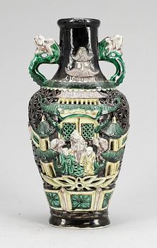 URNA, porslin, famille noirefärger, Kina, modern tillverkning.