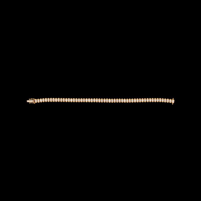 ARMBAND, briljantslipade diamanter. tot. ca 3.80 ct.