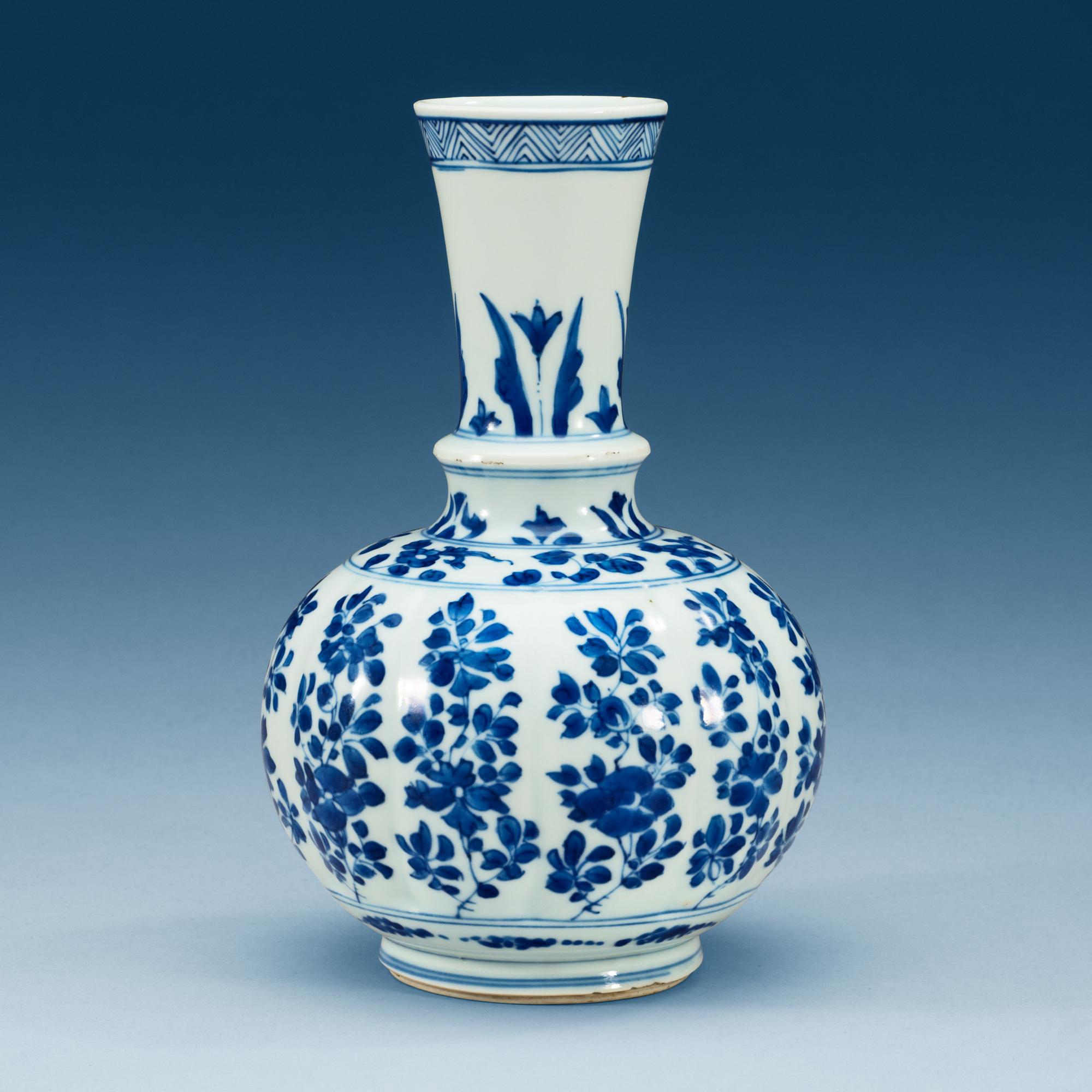 VAS, porslin. Qing dynastin, Kangxi (1662-1722).