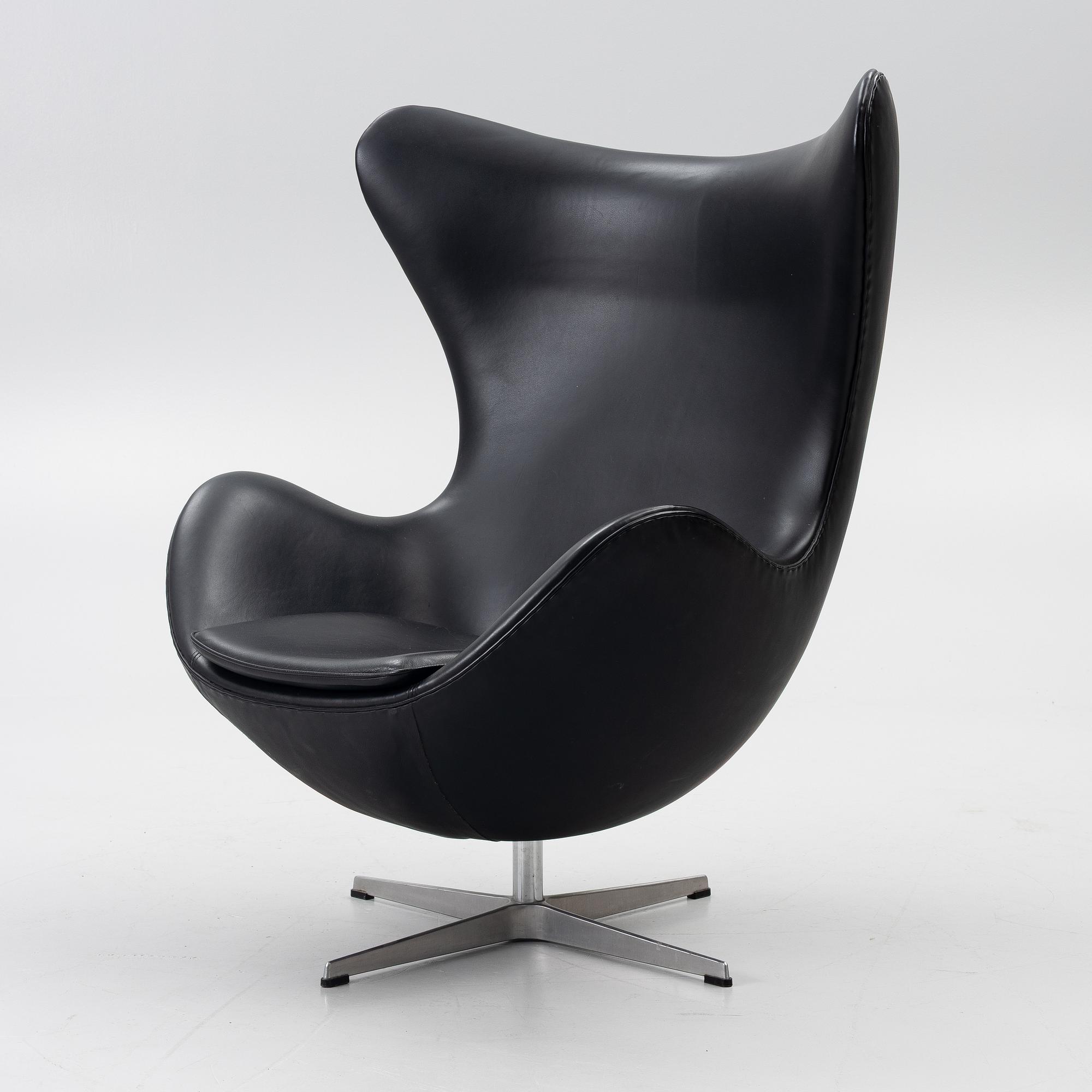 Arne Jacobsen, a 'The Egg' armchair, Fritz Hansen, Denmark, late 20th Century.