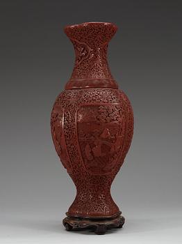 A red lacquer vase, Qing dynasty.