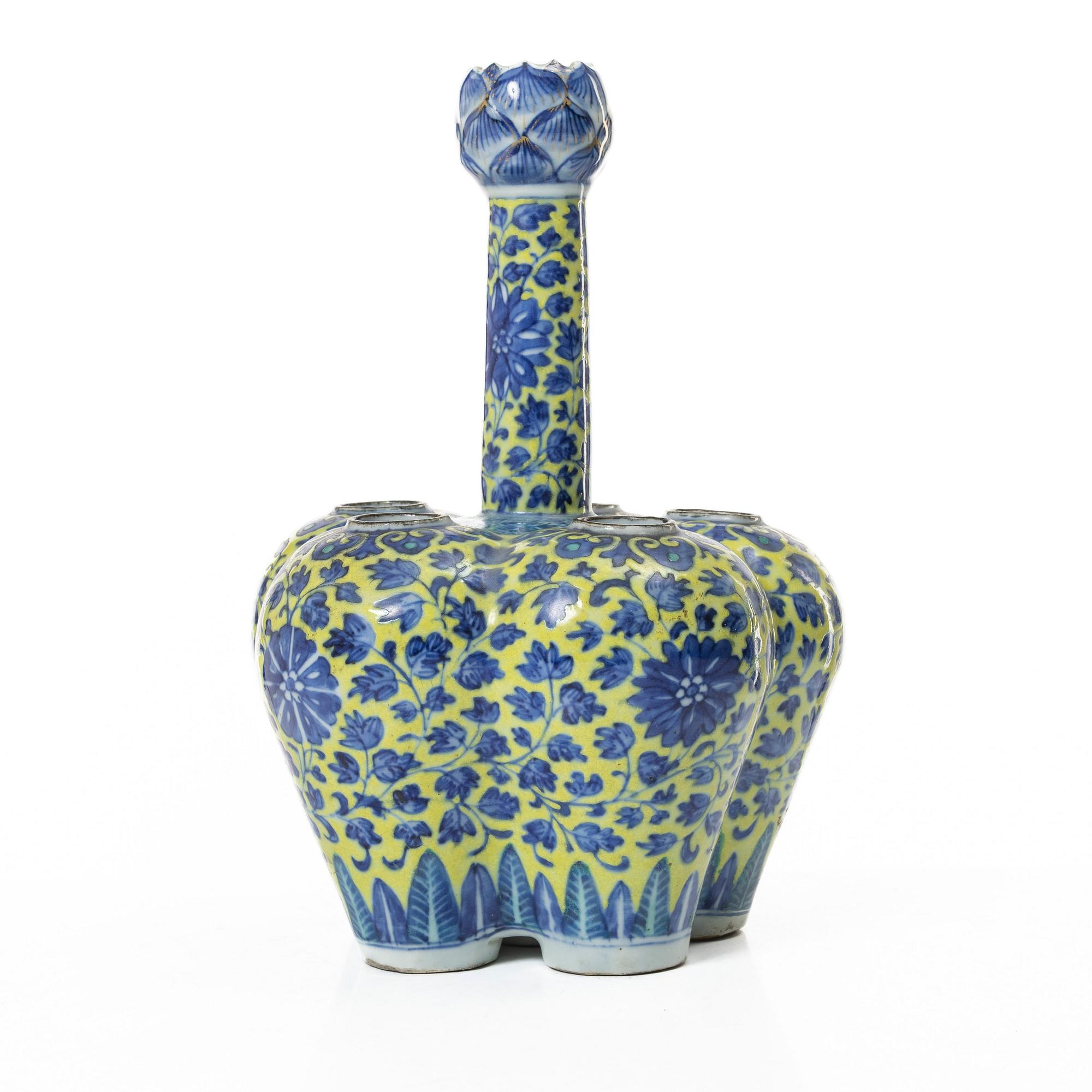 A Chinese blue and white 'clobbered' porcelain tulip vase, Qing dynasty, 19th century.